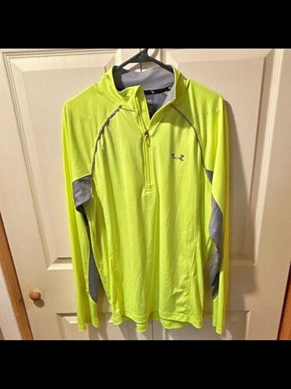 Under Armour Men's Long Sleeve Athletic Top Size Medium